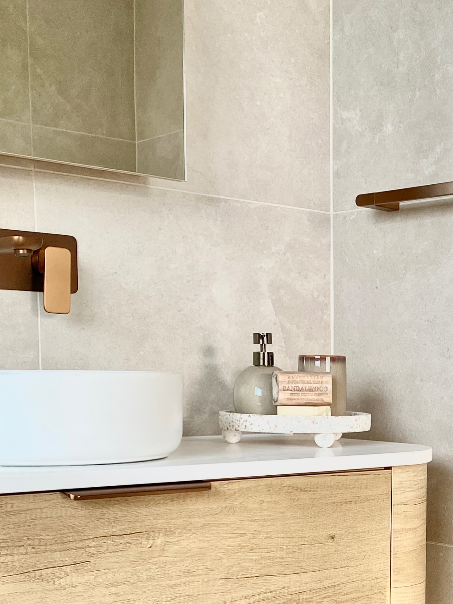 ✨Earthy, elegant and effortless styling. Snapshot from recent Long Jetty install. Styling by @little_bird_living.
#propertystyling
#propertystylist
#centralcoastproperty
#realestatecentralcoast #centralcoastbusinessnsw #centralcoastbusiness
#centralcoastrealestate #centralcoastrealestateagent #centralcoastlife
#centralcoastlifestyle
#bathroomdetails