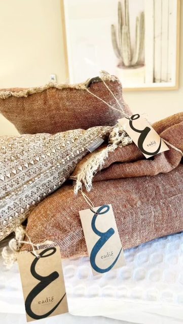 Layered, luxe, and made for winter. Always a win with @eadie_lifestyle 🤎 Styling by @little_bird_living.
#bedroom
#winter2025
#interiorstyling
#propertystylist
#centralcoastbusiness
#realestatecentralcoast
#centralcoastlife
#centralcoastproperty