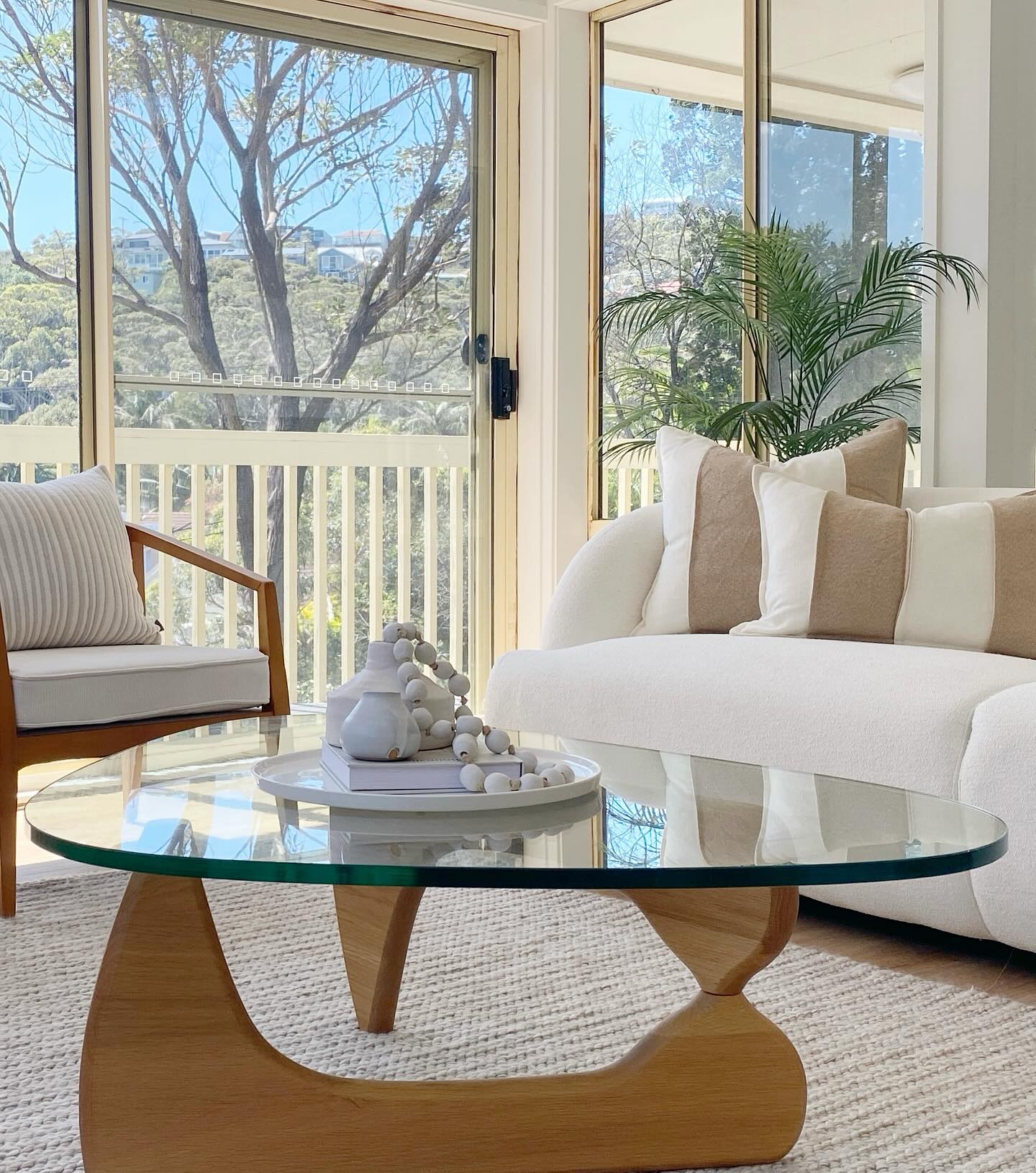 Timeless design and minimal styling for this beautiful beachside retreat. Styling by @little_bird_living.
#coastalliving
#coastalinteriors
#centralcoastlife
#centralcoastrealestate
#centralcoastproperty
#CentralCoastPropertyStylist
#propertystylingcentralcoast
#centralcoastpropertystyling
#livingroominspo
#realestatecentralcoast
#propertystylist