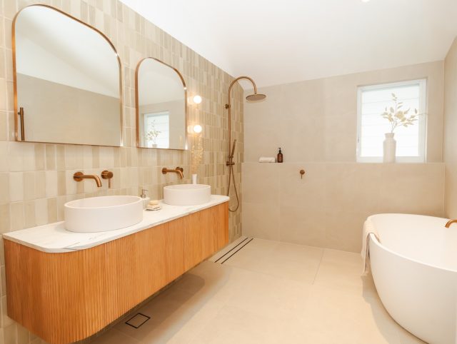 Recent photoshoot for this stunning bathroom renovation by @rileylynchcarpentrydesign. Styling by @little_bird_living.
Photography @coastiescreative 

#centralcoastproperty 
#centralcoastpropertystylist 
#centralcoastbusiness 
#centralcoastpropertystyling 
#bathroomdesign 
#bathroominspiration 
#propertystyling