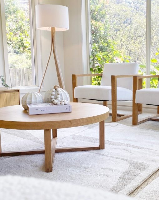 ✨Fresh and relaxed. Styling by @little_bird_living. Agent @tomleivers_realestate .

#coastalinteriors 
#centralcoastnsw 
#propertystyling 
#styledhomes 
#realestatecentralcoast