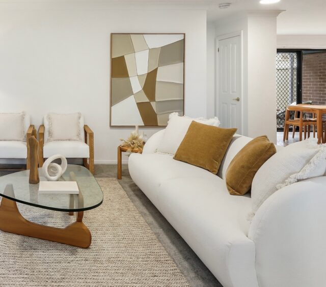 Sold in just two weeks 🤍
Warm timber tones, soft neutrals and layered textures created a welcoming home that buyers connected with.
A wonderful result for our client.
#PropertyStyling
#HomeStaging
#StyledToSell
#CentralCoastRealEstate
#InteriorStyling