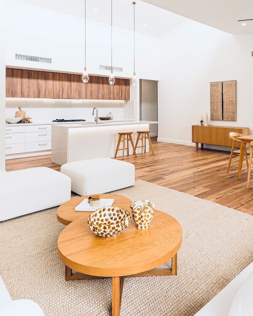 Thoughtful styling. Lasting impressions. Styled by @little_bird_living .

Agent @maria.van.helden.theagency 

#centralcoastproperty
#interiorstyling 
#centralcoastpropertystyling 
#centralcoasthomes
#homestaging

@horganslifestyle