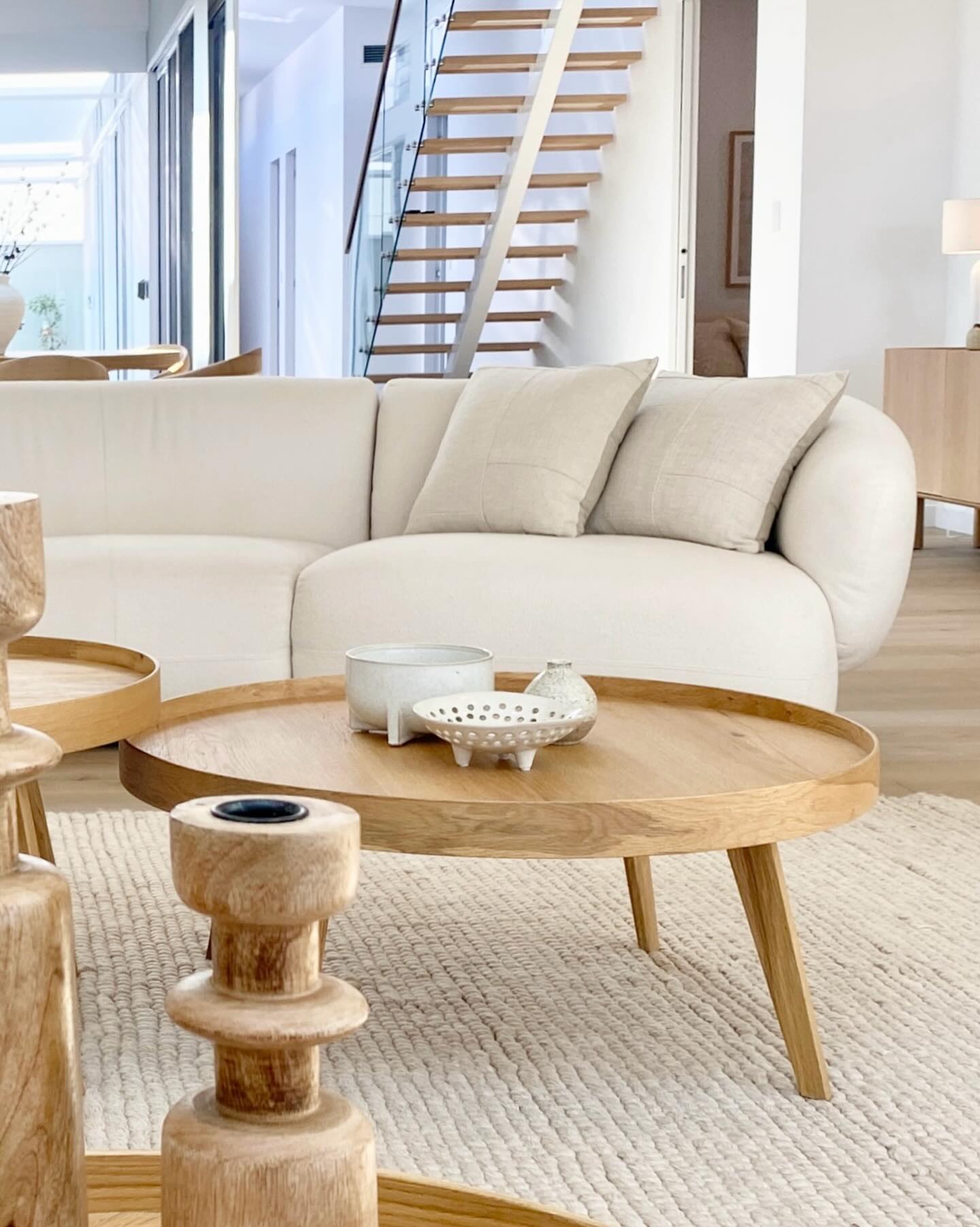 Organic coastal living 🤍 Neutral tones, layered textures and clean lines — a timeless mix of calm and warmth. Styling by @little_bird_living .
#coastalliving
#coastalinteriors
#centralcoastlife
#centralcoastrealestate
#centralcoastproperty
#centralcoastpropertystylist