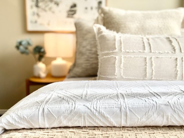 Soft natural light, calming layers and timeless simplicity ✨ Styling by @little_bird_living.
#elevatedinteriors
#bedroominspo
#intentionalstyling
#centralcoastproperty
#centralcoastbusiness
#centralcoastrealestate
#stylingthatsells