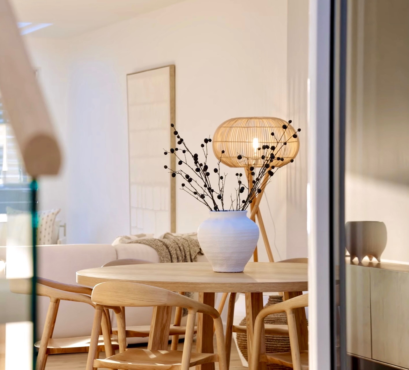 Soft coastal warmth - effortless modern living. Styling by @little_bird_living .
#stagetosell
#interiors
#centralcoastproperty
#centralcoastpropertystylist
#coastalinteriors
#homestylinginspo
#propertystylingcentralcoast